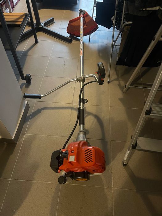 Vând motocoasa Ruris.