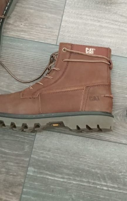 Продаётся новый мужской спец ботинки.