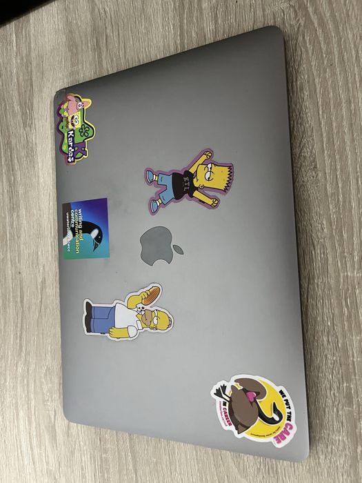 MacBook + Игравой Ноутбук