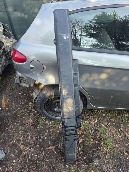 Греда централна за Kia Carnival 2004 година