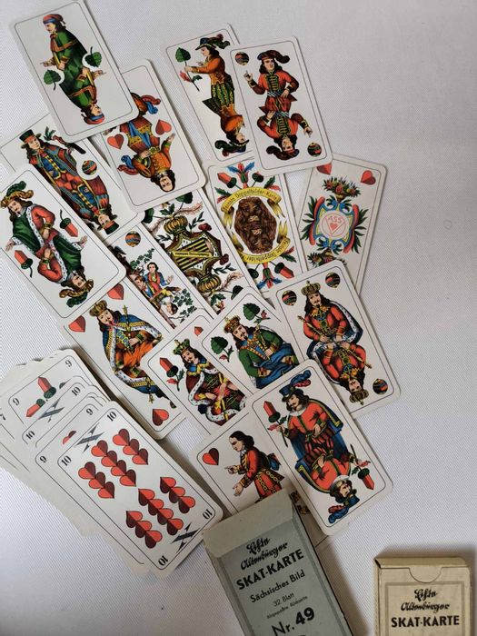 Продавам две тестета карти Altenburger Скат карти