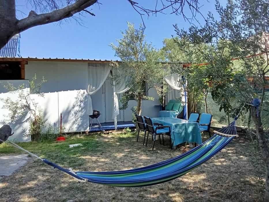 Продава бунгало за 4-ма до морето в Кариани.