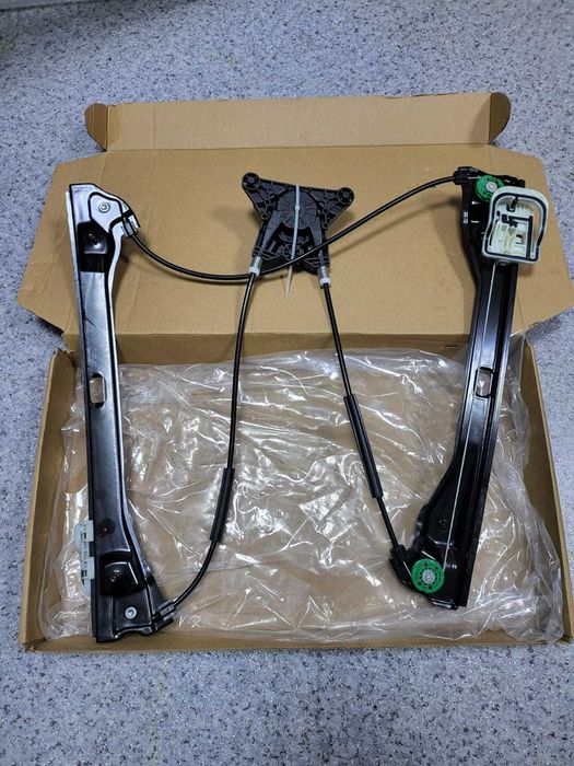 Стеклоподъемник  Skoda Rapid, Volkswagen Polo