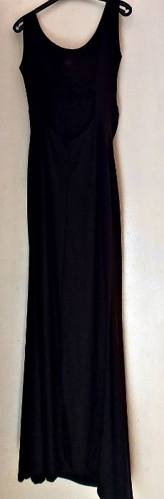 Дълга елегантна рокля с гол гръб