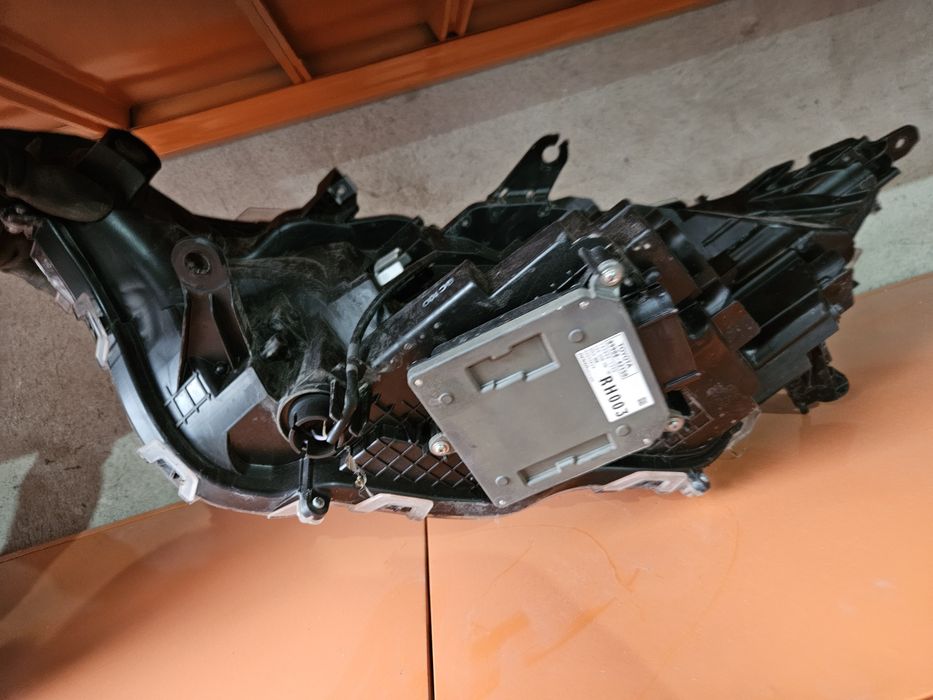 Десен фар за Toyota Rav4 2024г