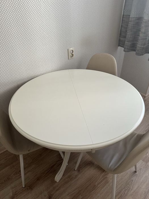 Продам кухонный стол с 6 стульями