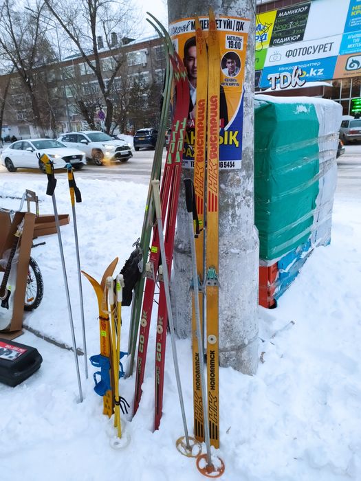 Продам лыжи и палки к ним