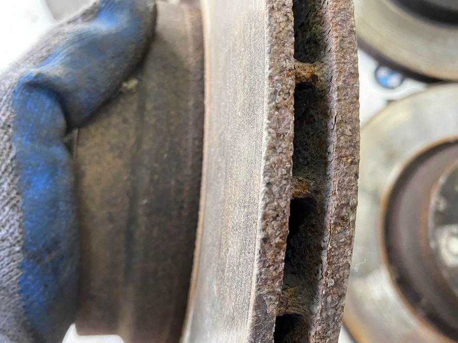 Etrier disc spate BMW E90,E91,E92,E93 325d,325i,330d,330i 330mm