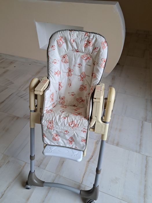 Scaun bebe cu măsuță