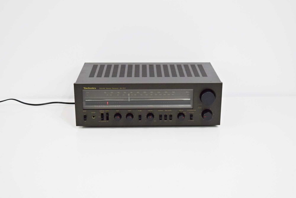 Amplituner Technics SA-303, amplificator