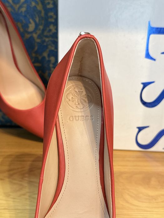 Дамски обувки на ток GUESS Red