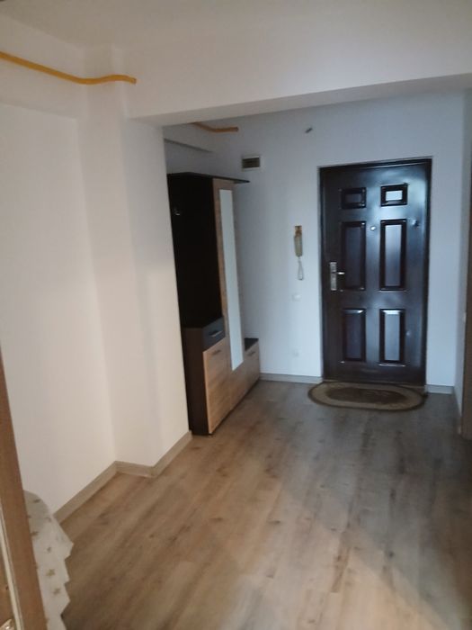Închiriez garsoniera