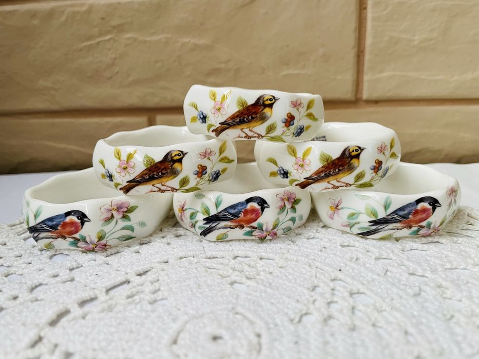 Красиви порц.пръстени за салфетки от Англия