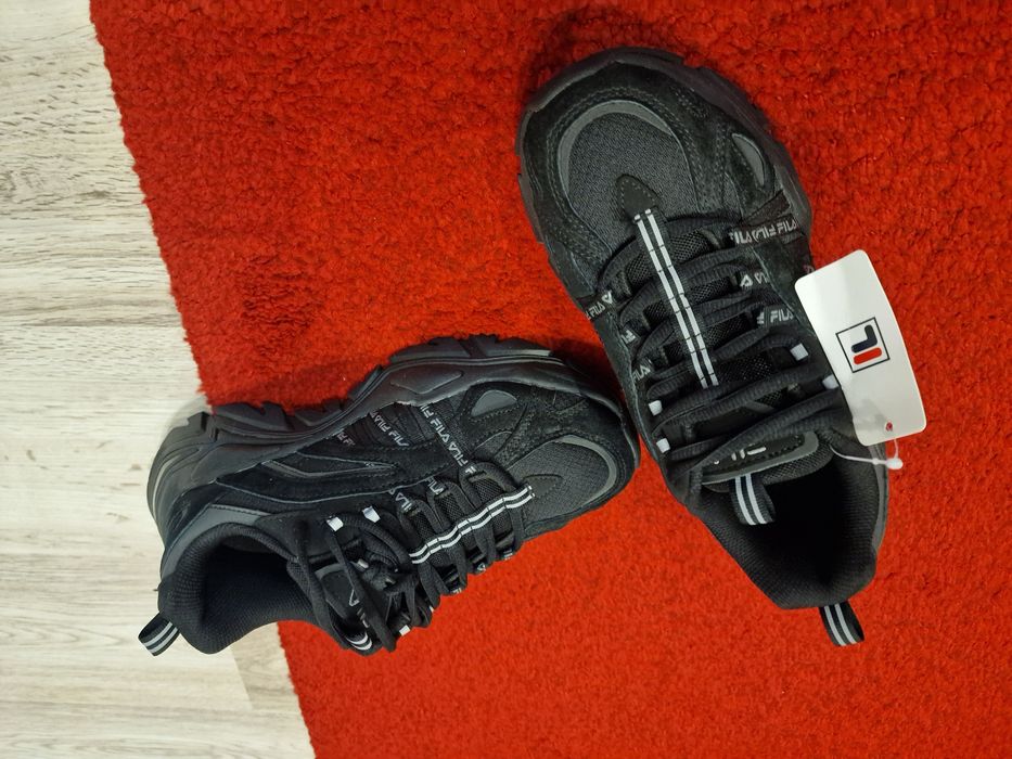 Vând adidasi noi marca Fila