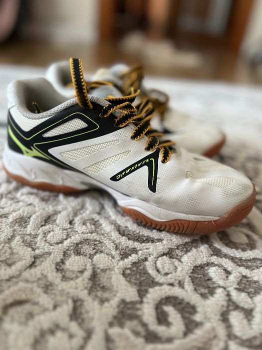 Продам волейбольные кроссовки Mizuno