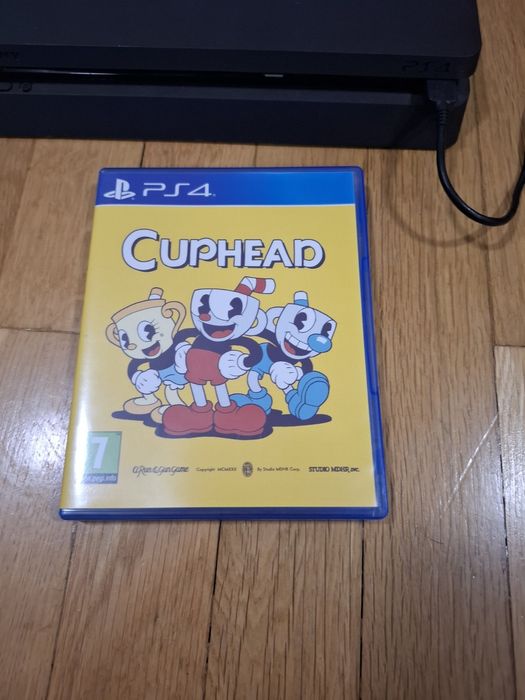 PS4 Плейстейшън 4 с 2 игри и джойстик