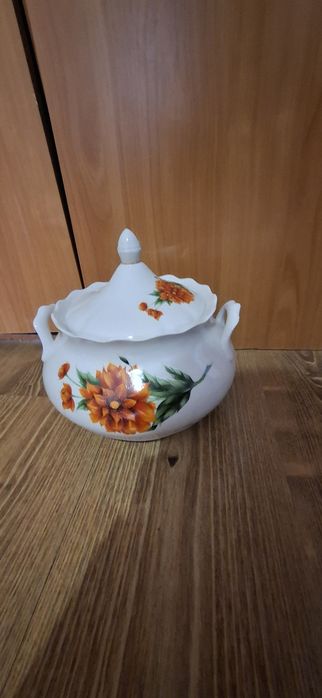 Супница фарфоровая
