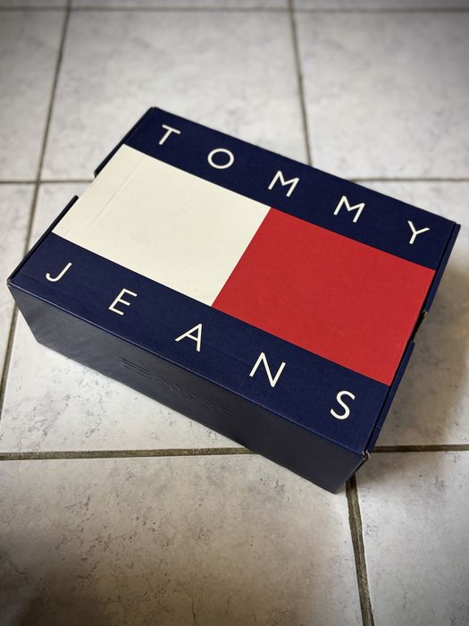 Бели дамски кецове Tommy Hilfiger TJW Flatform Pearlized Sneaker - размер 39