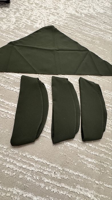 Продаю пилотки галстуки.           .            .