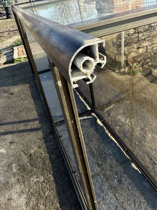 Продавам алуминиеви витрини / рафтове