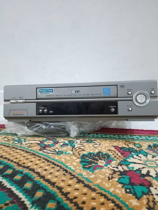 Телевизор, музыкальный центр,т.д.