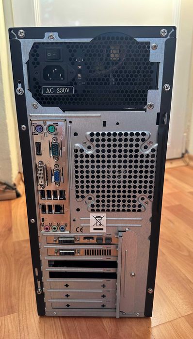 vand intel core i7, ssd120GB, 16GB DDR,videoAMD6900 256 biti