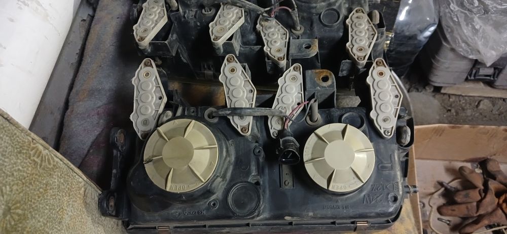 Передние фары Делика