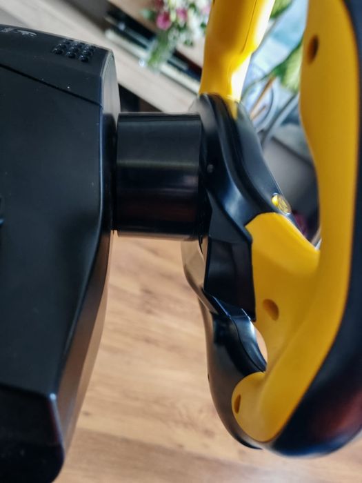 Volan Logitech cu padele si pedale
