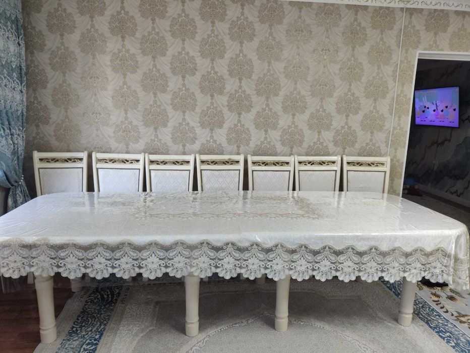 Стол со стульями