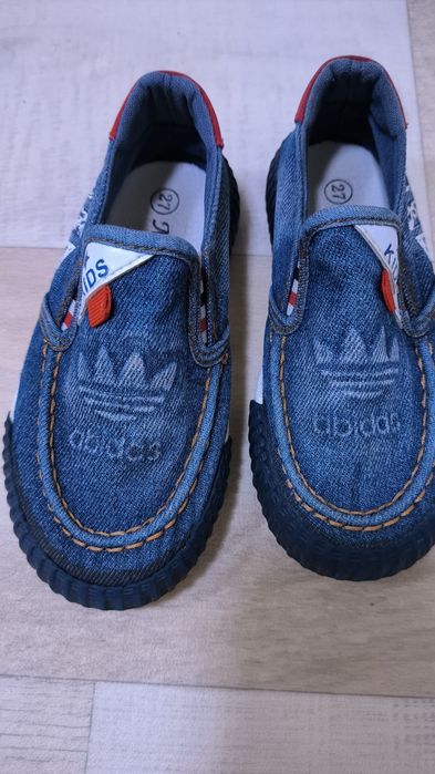 Продам детские кроссовки размер 27