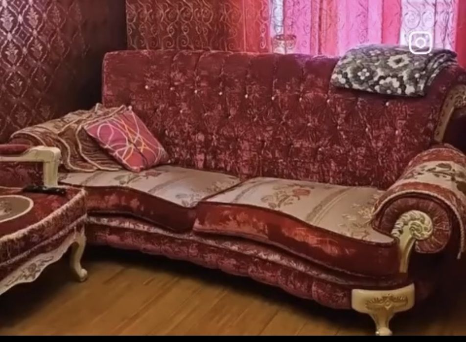Продам диван два кресла