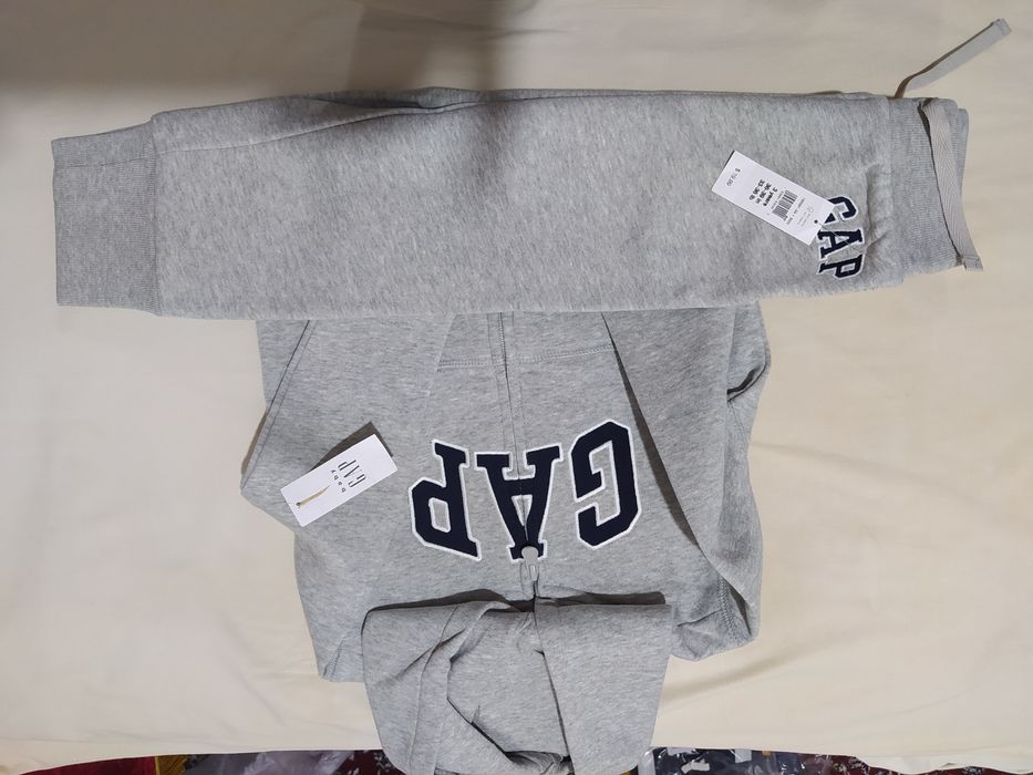 Продается спортивный костюм для детей от бренда GAP 
(GAP brendiga teg