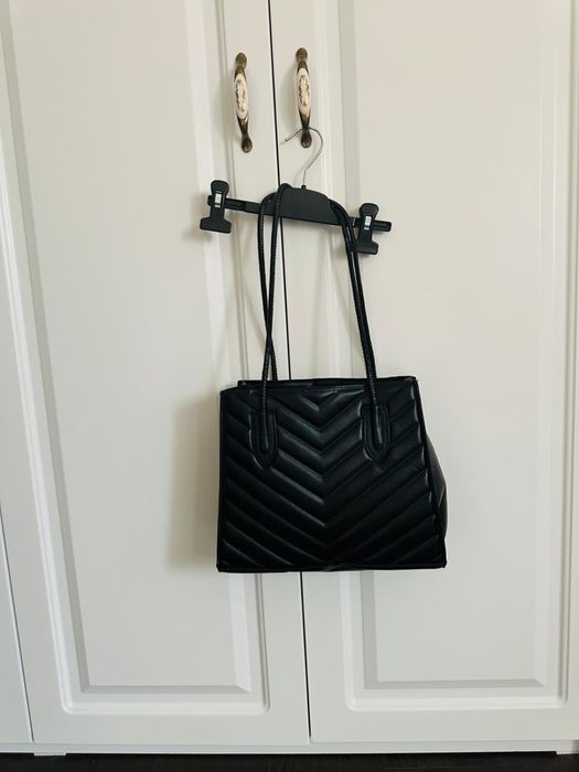 Geanta / poseta neagra , clasica