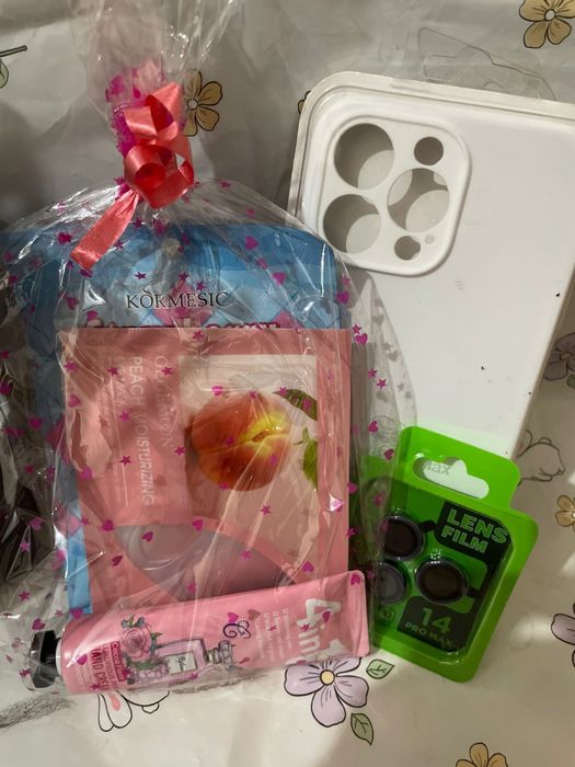 Бокс  подарочный  продам  недорого .