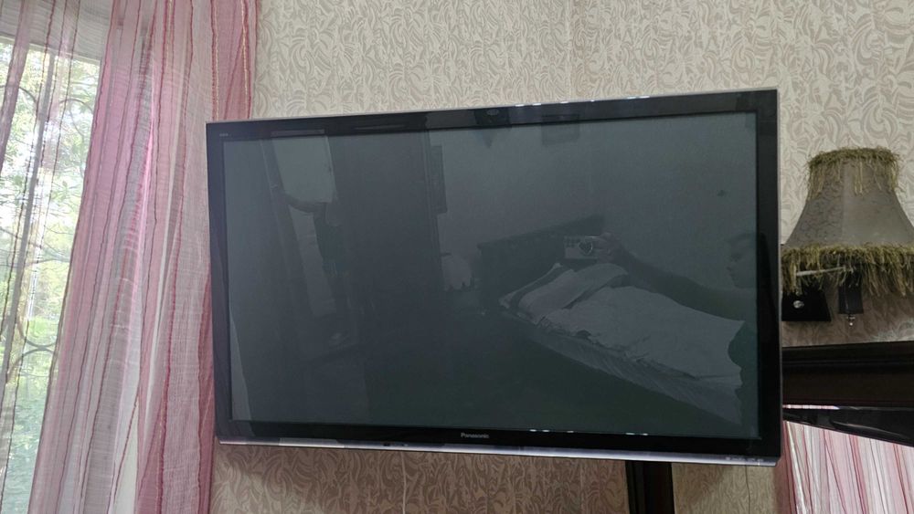 Продам плазменный телевизор Panasonic TX-PR42XT50 42" в отл. состоянии