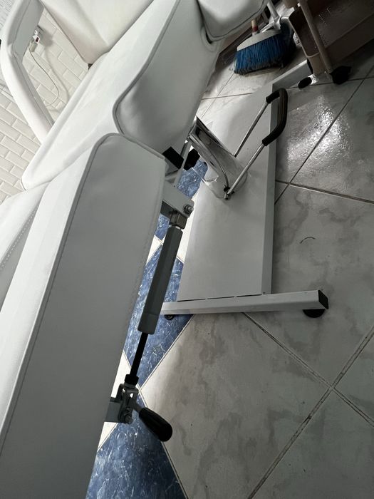 Стол за педикюр, кушетка бяла