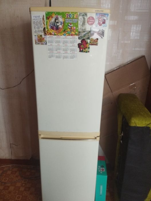 Холодильник продается