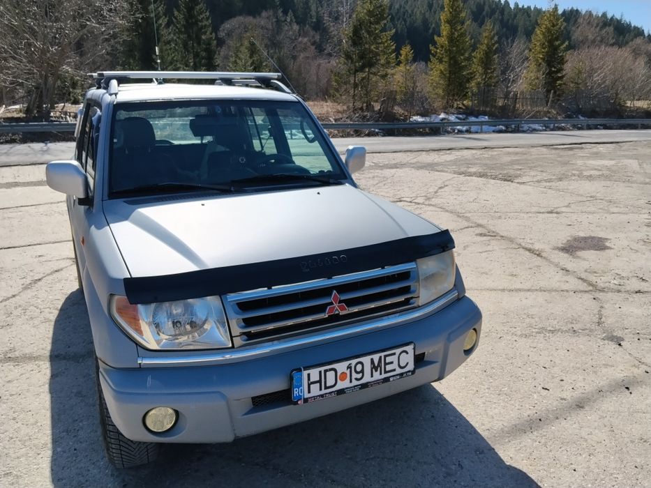 Vând Mitsubishi pajero pini 2003,benzina 222000km,stare bună .