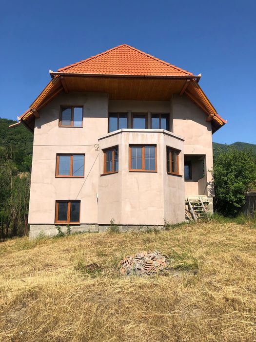 Casa de vanzare in zona de munte
