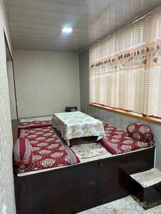 Chirchiq shahri 3-mkrda 2 xonali uy sotiladi barcha sharoitlari bor