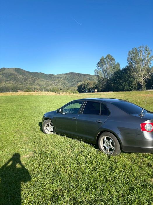 Vând Volkswagen Jetta!