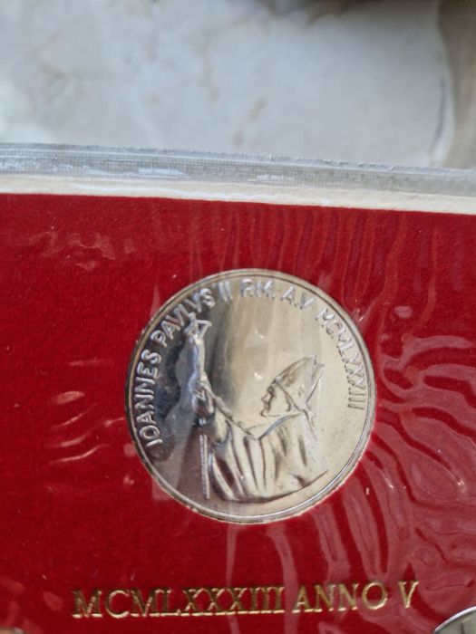 Сет монети+сребърна папа Йоан Павел II,1983г