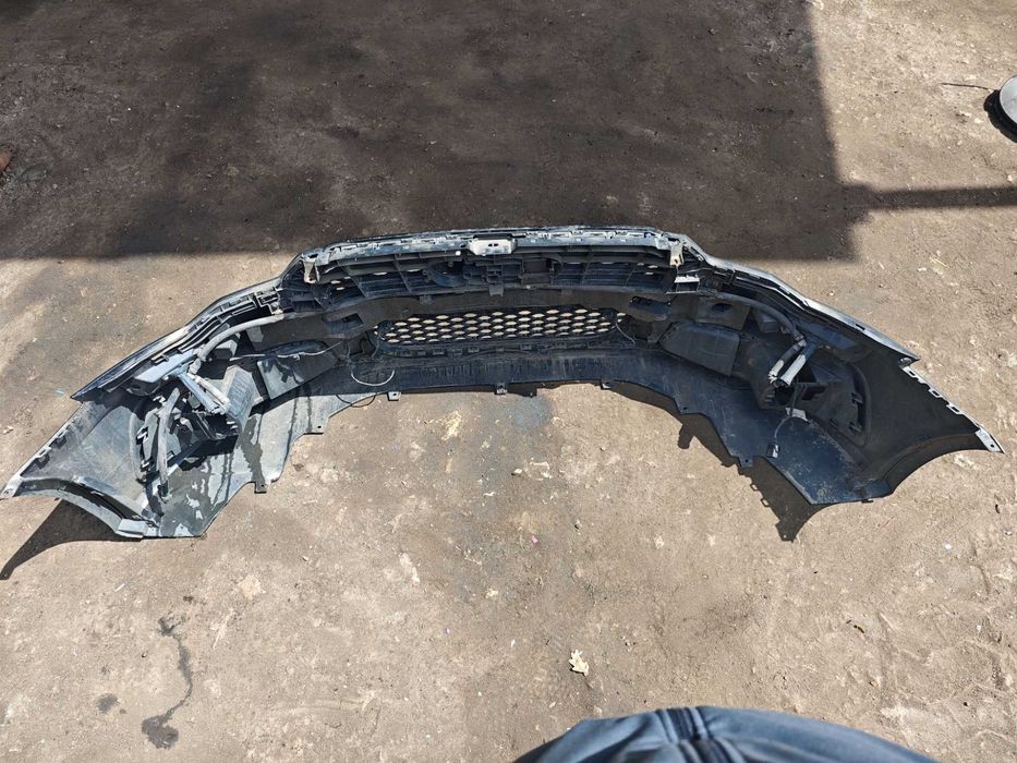 Предна броня Audi A6 C7 S-Line много запазена с решетките