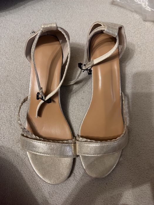 Елегантни сандали