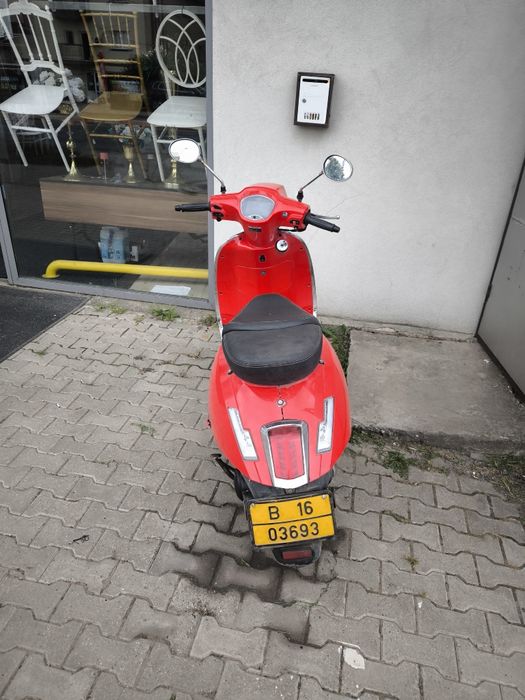Scuter benzina fara permis  stil vespa