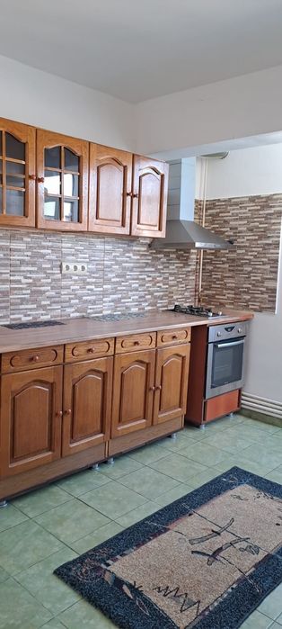 Închiriez apartament