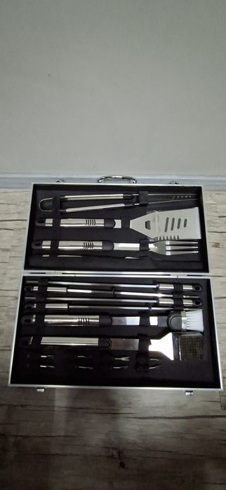 НОВ комплект аксесоари/инструменти за барбекю + подарък