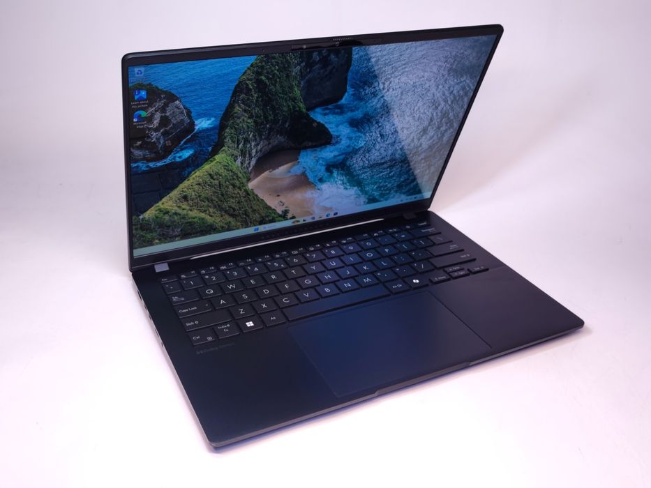 ASUS Vivobook S14 M5406U AMD Ryzen 9 8945HS SSD1TB/16GB RAM | #D96341