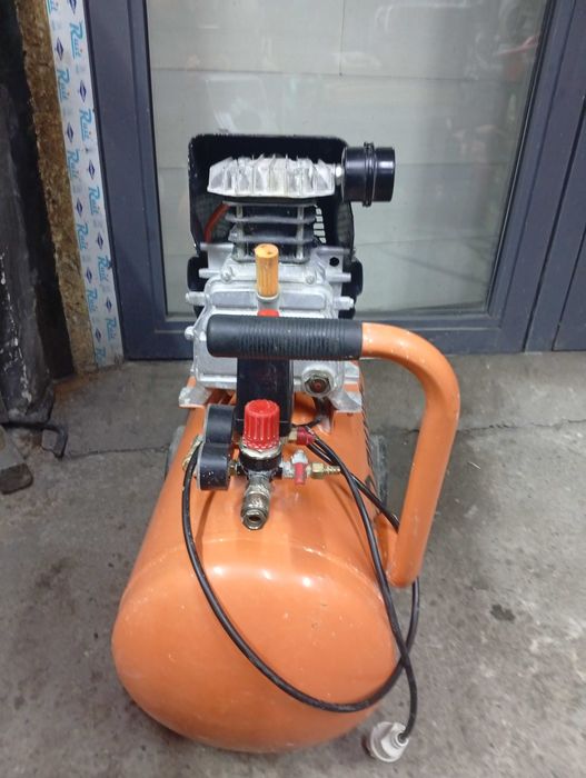 Компрессор вихрь 50 л.