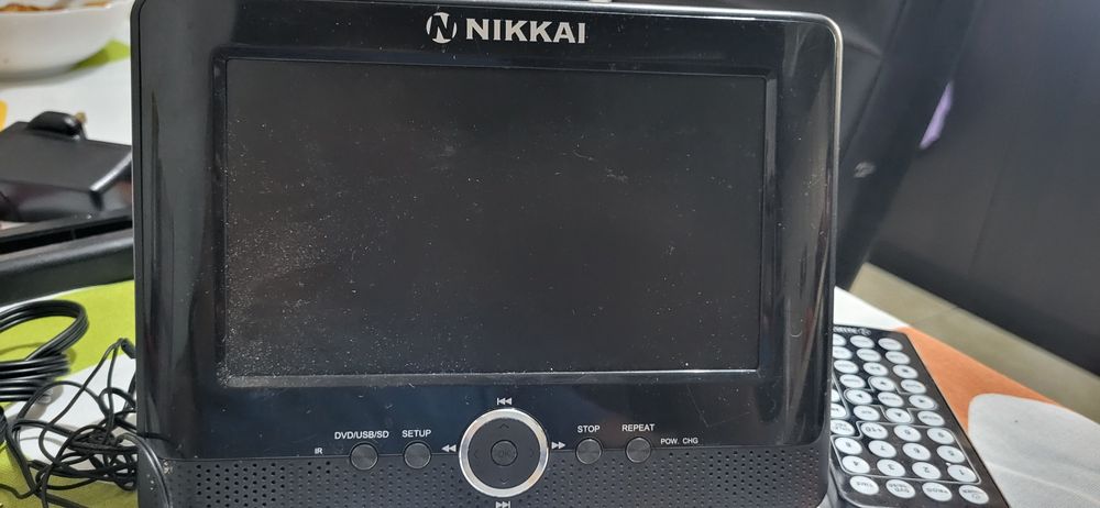 Tv /dvd auto cu suport tetiera  12 v/220v